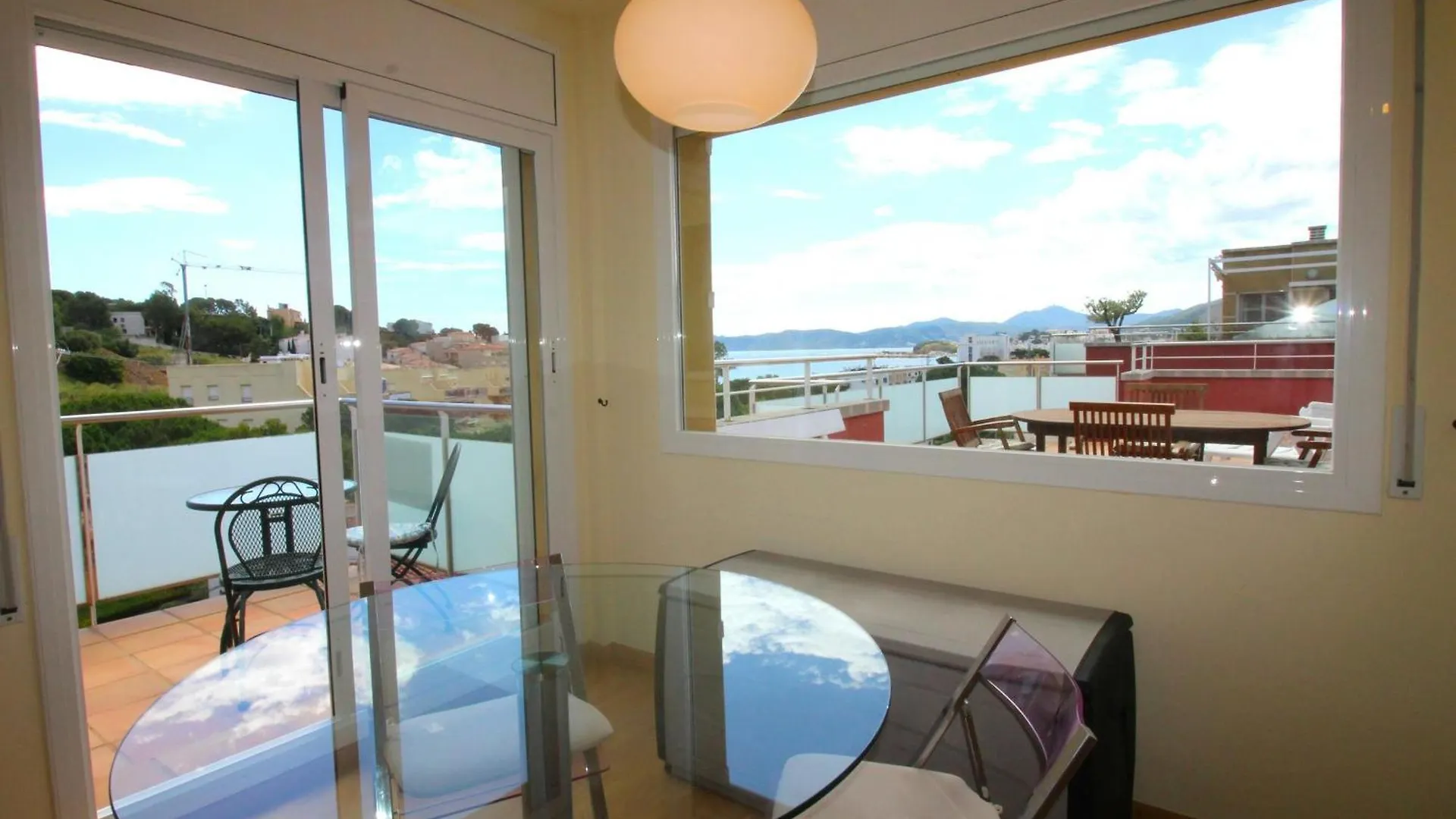 Guillem De Bergueda - Atico En La Zona De Grifeu Con Gran Terraza Y Vistas Al Mar. - Es-228-61 Apartment Llanca