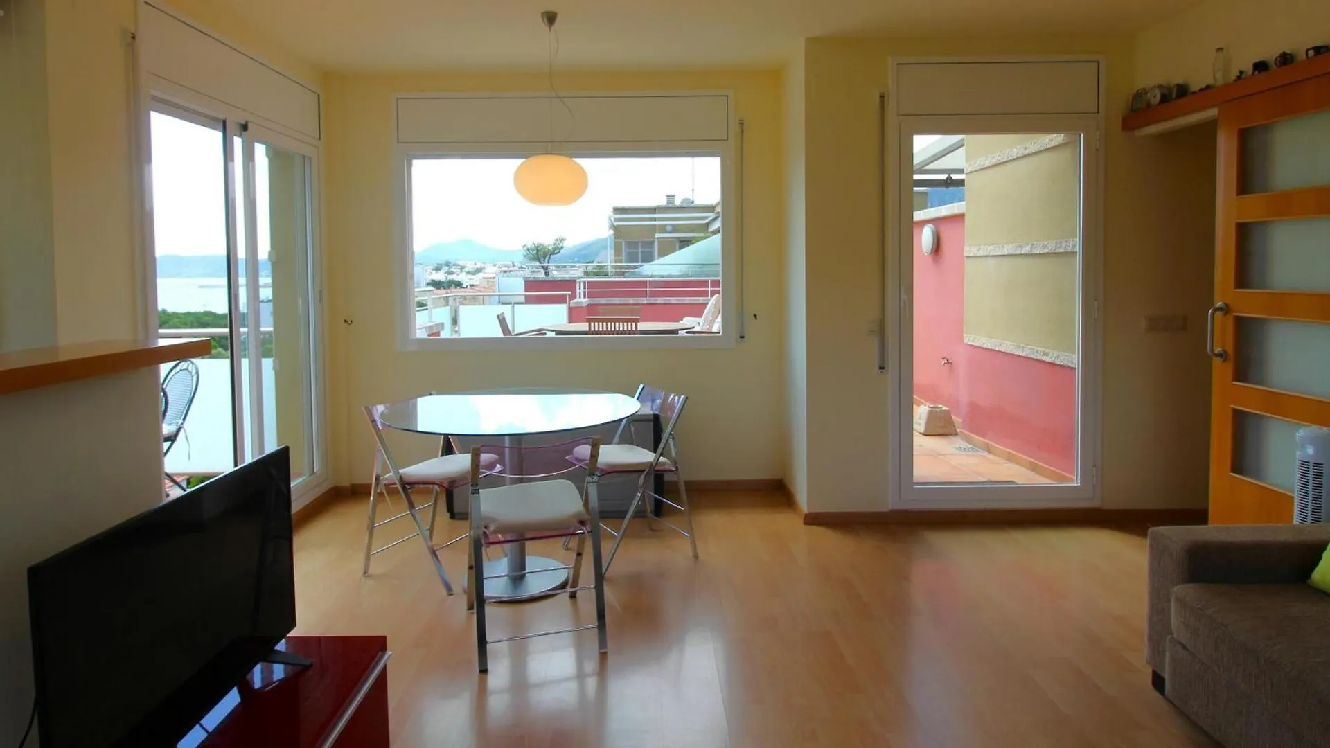 Guillem De Bergueda - Atico En La Zona De Grifeu Con Gran Terraza Y Vistas Al Mar. - Es-228-61 Apartment Llanca