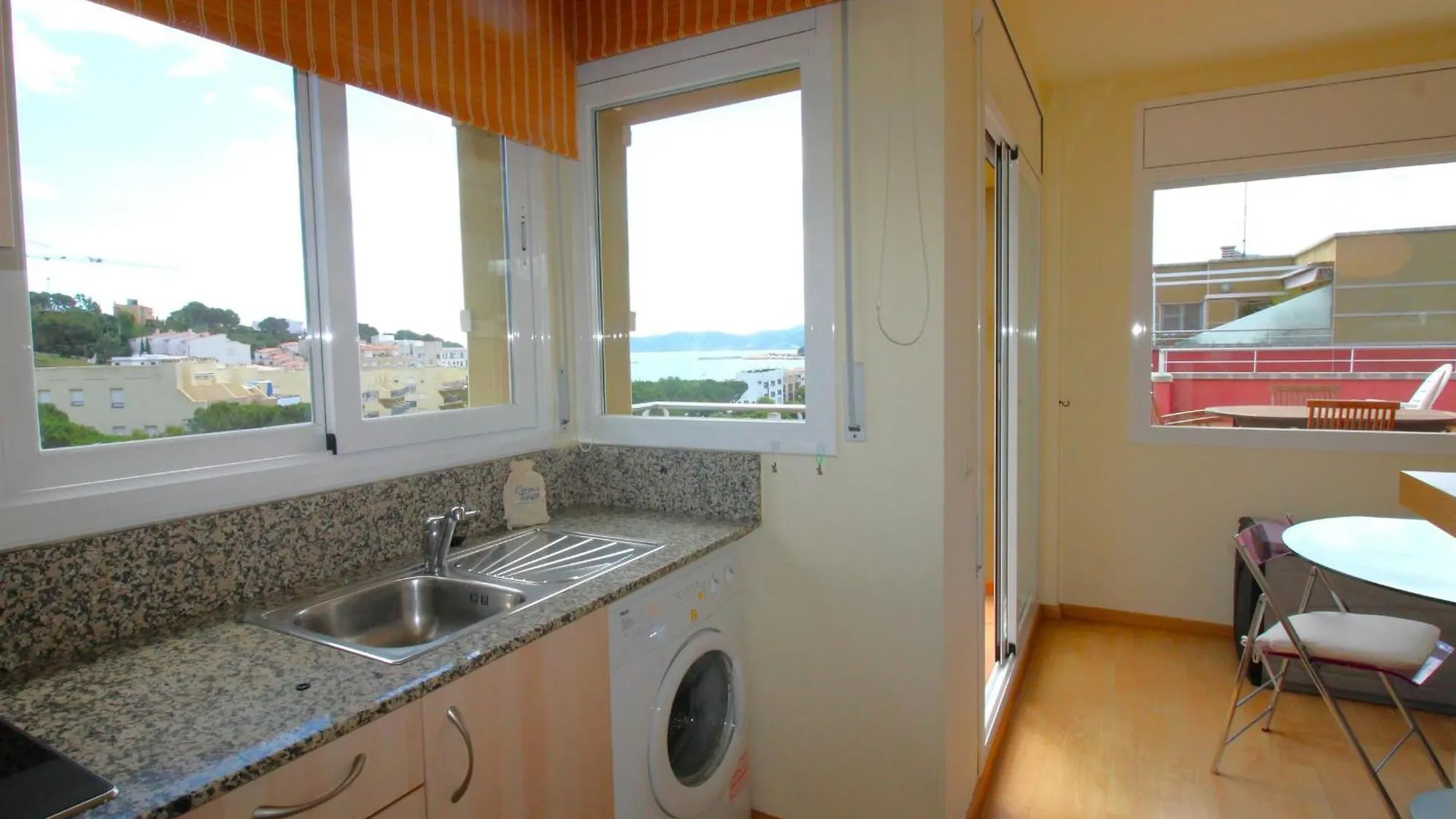 Guillem De Bergueda - Atico En La Zona De Grifeu Con Gran Terraza Y Vistas Al Mar. - Es-228-61 Apartment Llanca